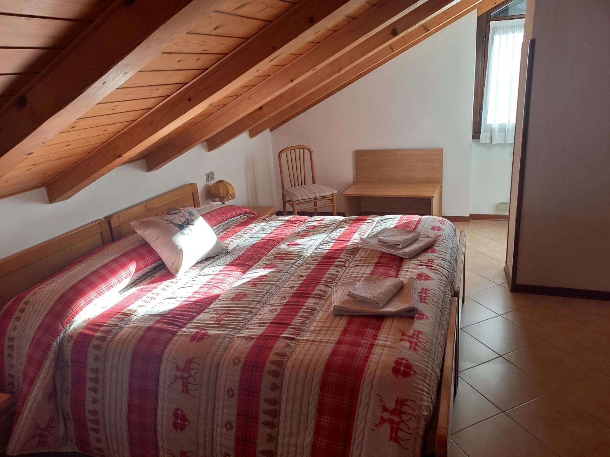 B&B Piazzi Di Katia คาแดร์โซเน ภายนอก รูปภาพ